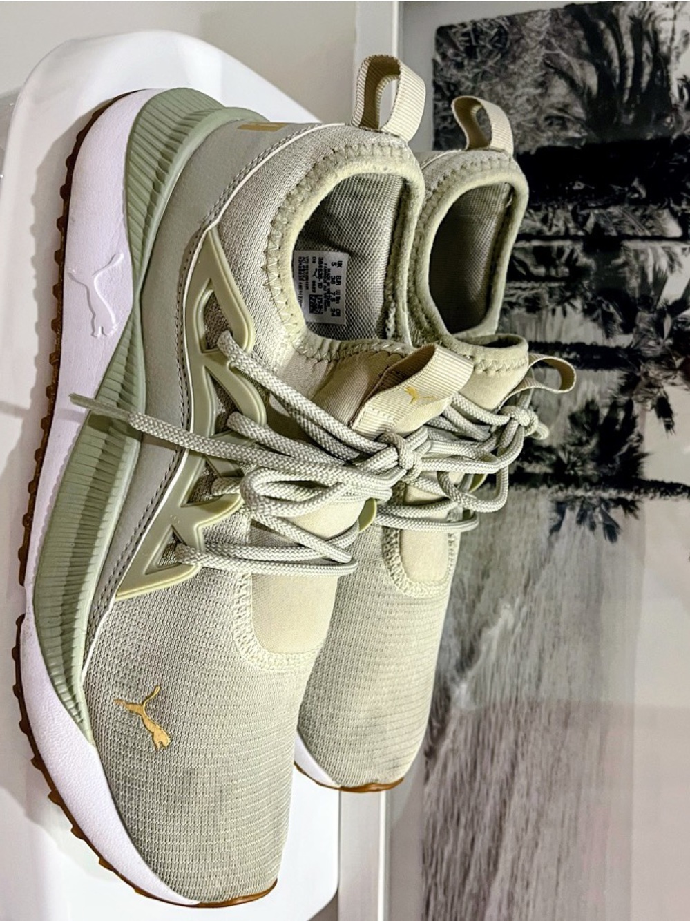Puma Women’s Light Sage Green Casual Sneakers size 7.5 US . Barely used 👞